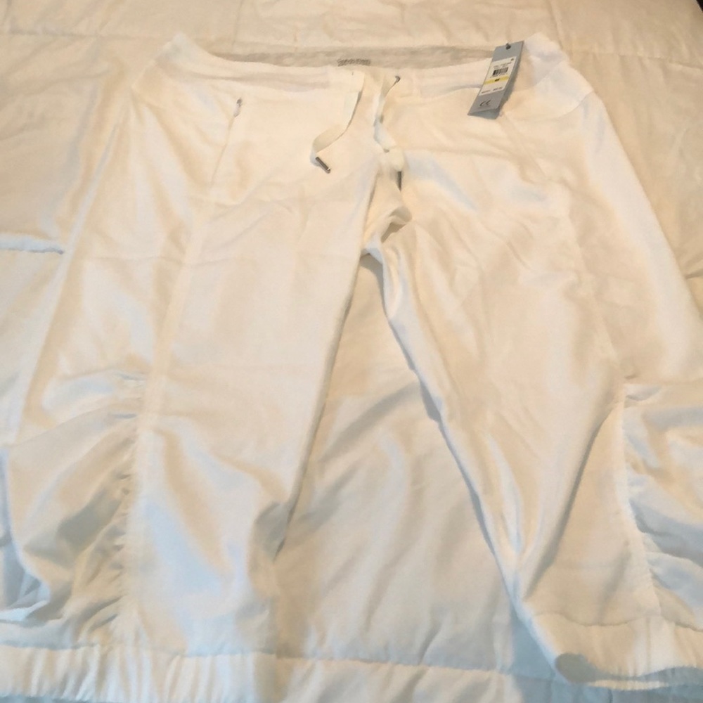 Lightweight cropped joggers